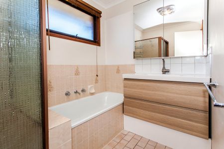 Immaculate 2 Bedroom Unit - Photo 5