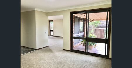 SPACIOUS FAMILY HOME IN A PRIME LOCATION - Photo 2