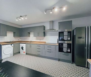 🌟 Perfectly Located on Mill Road, Cleethorpes 🌟 Room 4 - En-suite - Photo 2