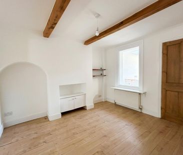 3 bedroom end of terrace house to rent - Photo 2