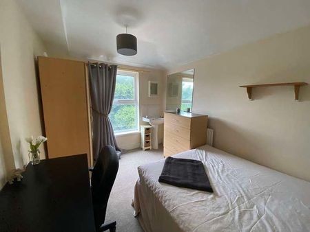 Northcote Road, SO17 - Photo 2