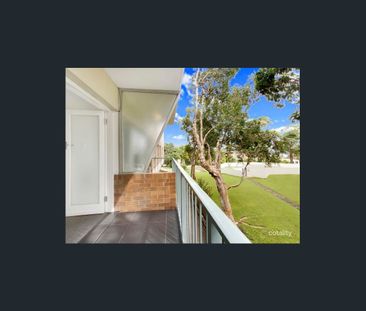 Renovated Eastern Hill apartment in a quiet location - Photo 3