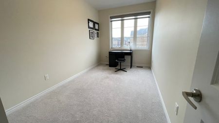 For Lease - 2090 Coppenwood Common, Burlington, Ontario - Photo 3