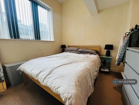 2 bedroom flat to rent - Photo 4