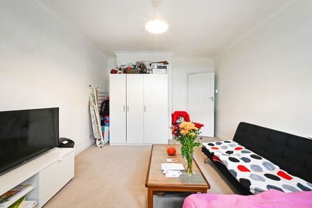 Morden Court, Morden, SM4 - Photo 3