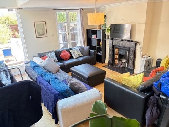 4 Bed Terraced House, Very Near Charing Cross Hospital Pri, W6 - Photo 1