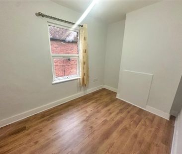 5 bedroom semi-detached house to rent - Photo 4