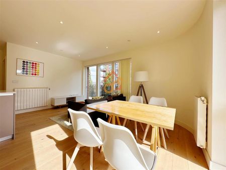 2 bedroom flat to rent - Photo 2