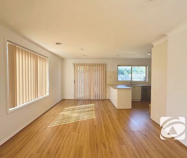 COMFORTABLE & CONVENIENT 3-BEDROOM FAMILY HOME! - Photo 1