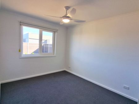 RETIREMENT HOME IN VILLAGE - OVER 50's ONLY! - Photo 4