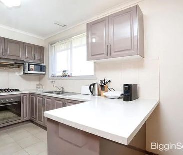 Three Bedroom Gem in Sought-After Glen Waverley Location - Photo 2