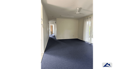 Private 3 bedroom, second floor duplex-style - Photo 2