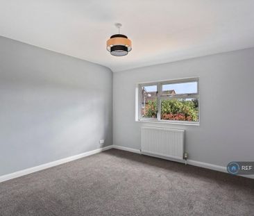 3 bedroom semi-detached house to rent - Photo 3