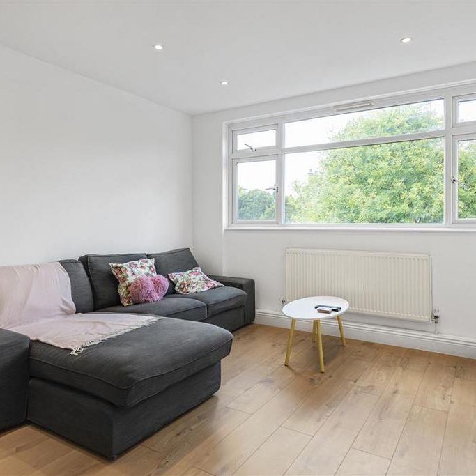 4 bedroom flat to rent - Photo 1