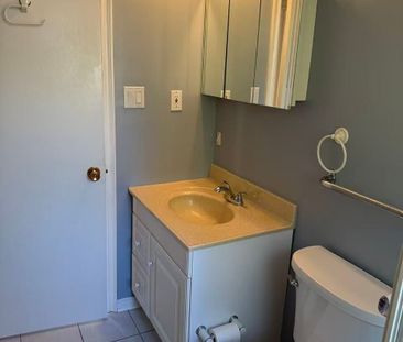 For Lease - 274 Elmwood Avenue, Toronto, Ontario - Photo 6