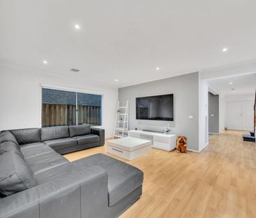 Elevated Lifestyle near Town Centre & Train Station - Photo 2