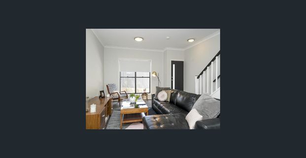 An inviting beautifully presented 3‑bedroom townhouse located in the heart of Mayfield. - Photo 1