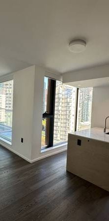 Brand new building Robson st 2 bedroom apartment - Photo 1