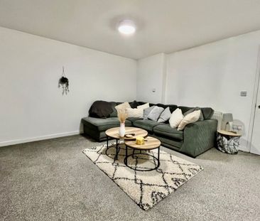 Stanks Drive, LEEDS - Photo 3