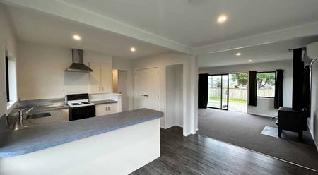 4 bedroom in Lynmore - Photo 3