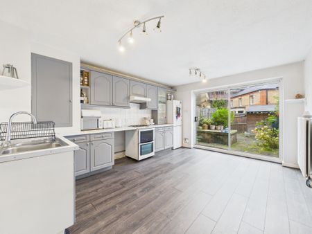 Brackenhill Close, Bromley, BR1, London - Photo 4