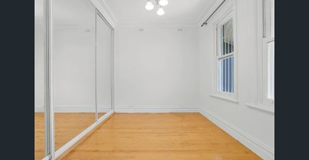 Three Bedroom Semi Detached Terrace! - Photo 4