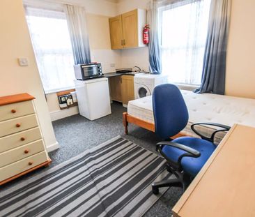 Queens Park Gardens, Bournemouth - Photo 1