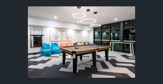 MODERN UNFURNISHED 1 BEDROOM, 1 BATHROOM - Photo 1