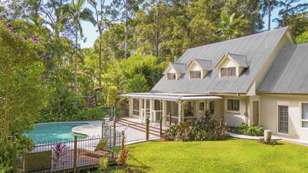 Tranquil Hinterland Retreat - Spacious, Stylish, and Serene! - Photo 2