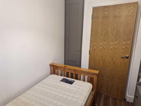 Apt 2 Slieve Mara House, 12 Great Georges Street, Warrenpoint, Newry, BT34 3HS - Photo 2