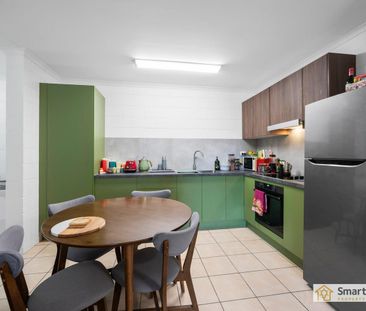 Spacious, Modern and Fully Furnished Unit in West End - Photo 4