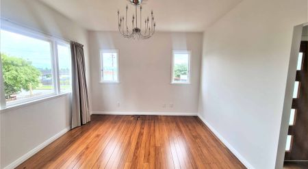 Charming two bedroom home on Clayton Road - Photo 2