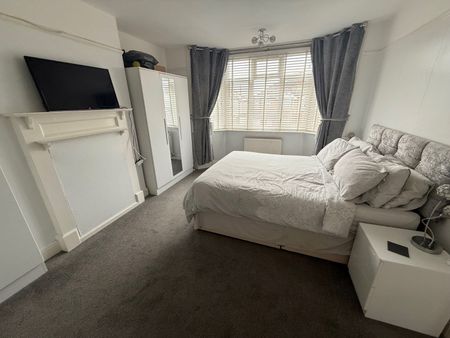 3 bedroom semi-detached house to rent - Photo 4