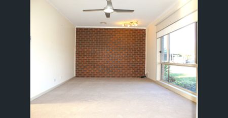 COSY 3 BEDROOM HOME IN GREAT LOCATION!!! - Photo 5