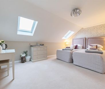 Knights Lodge, Lymington, Hampshire - Photo 5