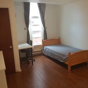 Toronto Bachelor Apt Available Utility Inclusive - Photo 2