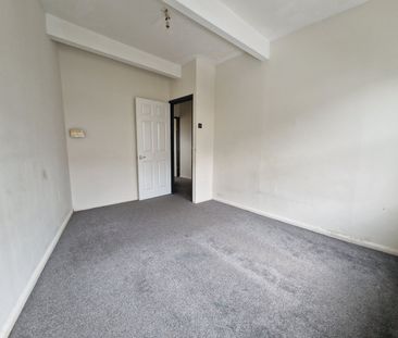 2 Bed Terraced House, Russell Rise, LU1 - Photo 5