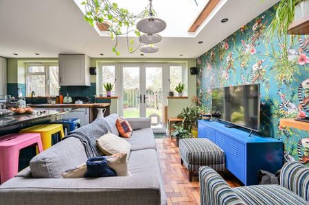 3 bedroom flat to rent - Photo 2