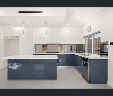 Modern Family Home in Prime Location – Stylish, Spacious & Ready to Move In! - Photo 4