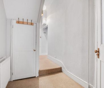 2 bedroom ground floor flat to rent - Photo 2