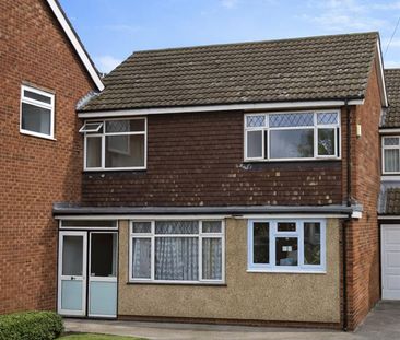 De Salis Road, Uxbridge UB10, London - Photo 1