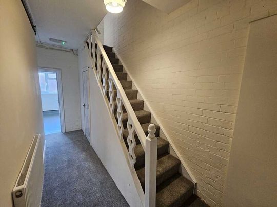 6 Bed Student Accommodation - Photo 1