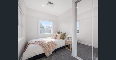 Furnished / Unfurnished | Off-street Parking | Air Conditioning - Photo 4