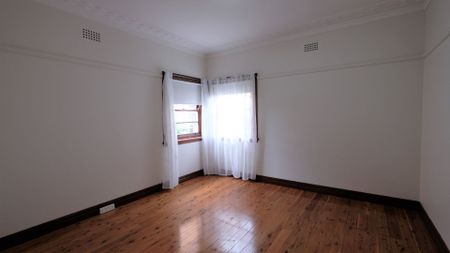 Sunlit two bedroom Duplex plus Study, Approx (110sqm Internal space) - Photo 3