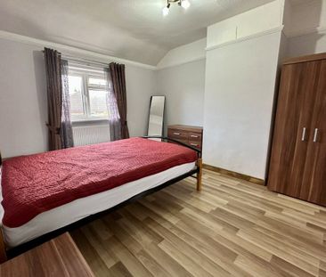 Wykebeck Avenue - Photo 4