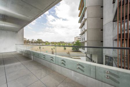 Charming Two-Bedroom Apartment in the sort after Iskia building. - Photo 4