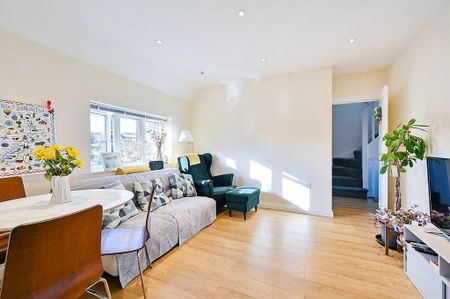 3 bedroom flat to rent - Photo 2