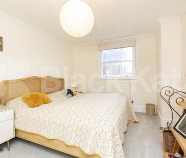 Stunning two double bedroom flat in prime location backing on to Re... - Photo 4