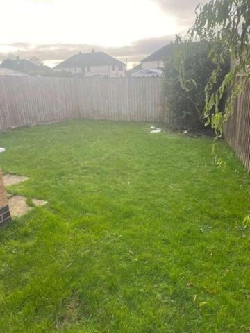 Lutterworth, Leicestershire, LE17 - Photo 2