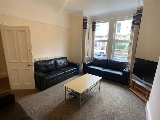 Feversham Crescent, Wigginton Road - P2111 - Photo 1